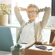 A women on her desk looking at her laptop